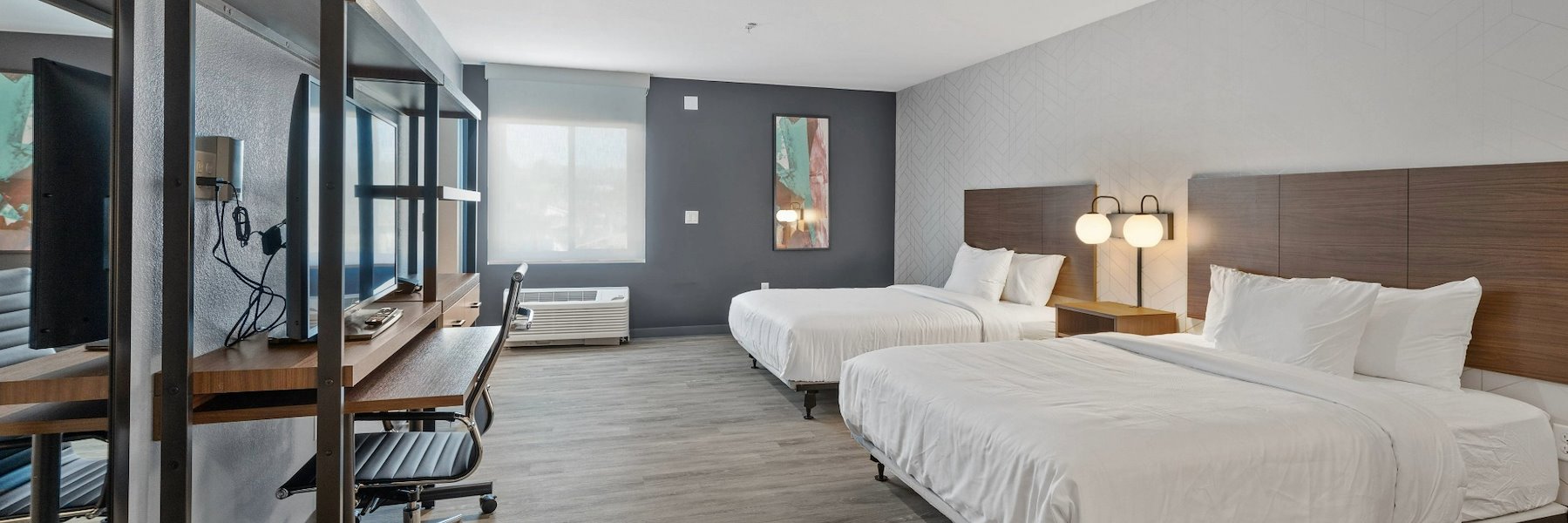 Rooms at Everhome Suites Corona