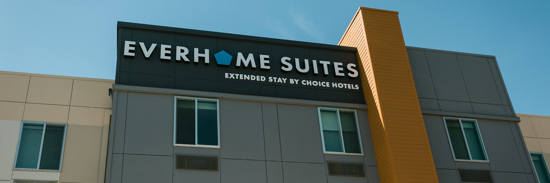 Exterior of Everhome Suites Corona